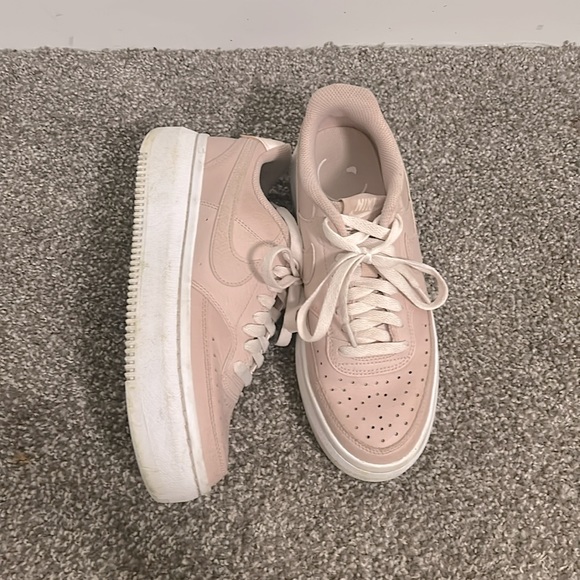 light pink Nike air forces with platforms size 8 1/2 in women’s - Picture 2 of 2